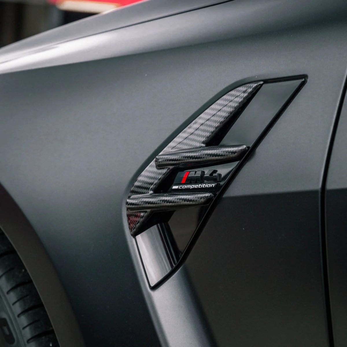 TNF+ Carbon Kotflügel Emblem Aufkleber passend für BMW M4 (G82/G83)