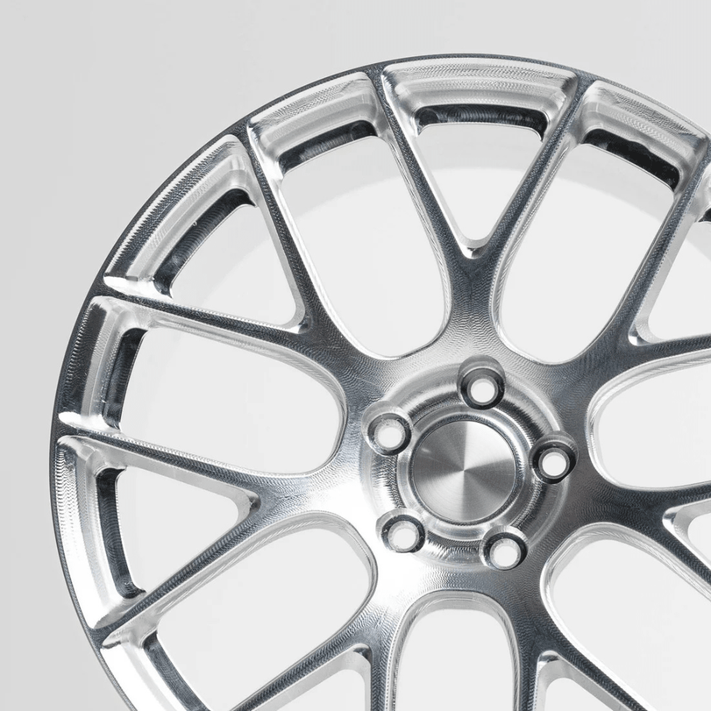 CNC-gefräste Aluminium Deko Felge im Maßstab 1:5, 7-Spoke Trackline in Silber, Frontansicht Detailaufnahme