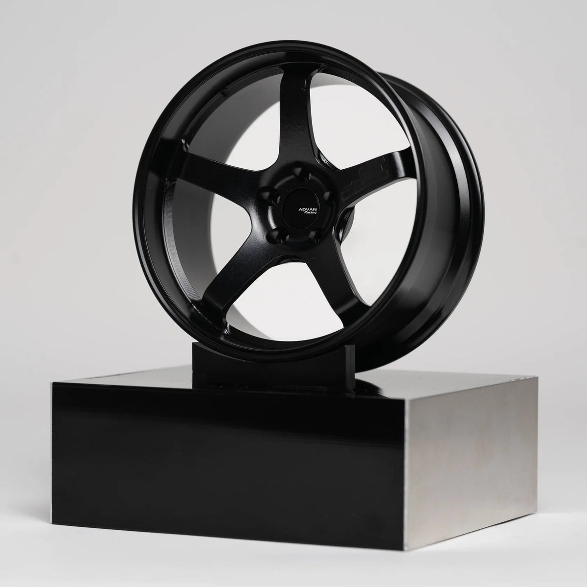 Advan GT Deko Felge 1:5 in schwarz