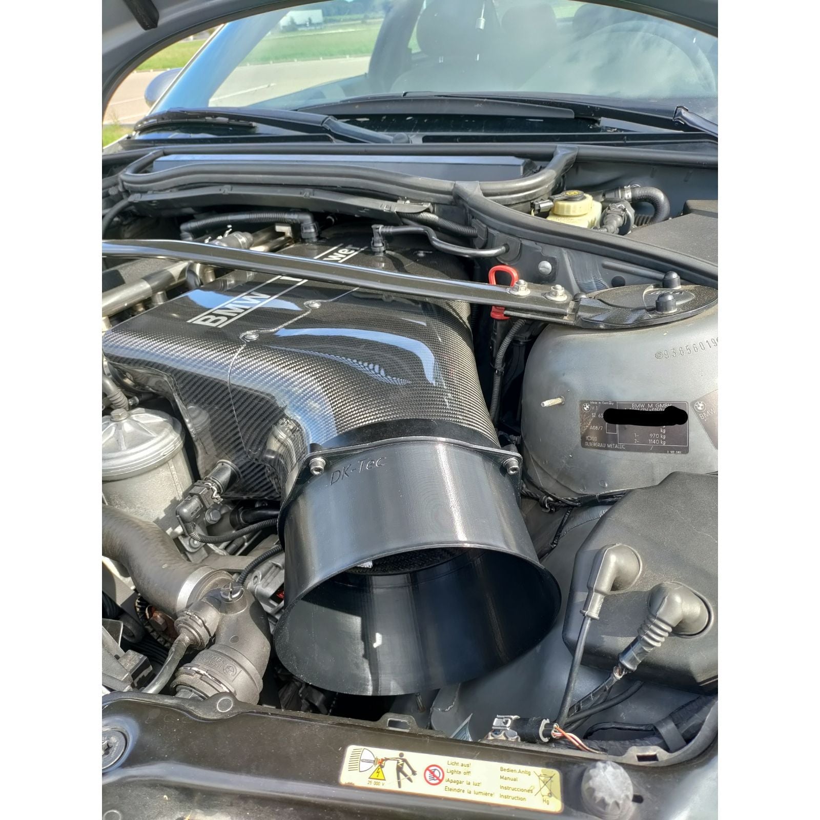 BMW E46 M3 Trichter für S54 Carbon Airbox, montiert im Motorraum