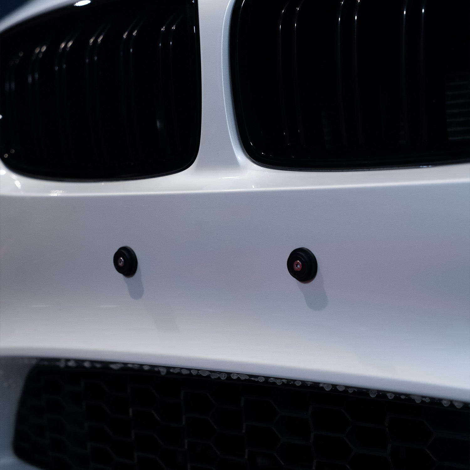 FLOW DOWN Magnet-Kennzeichenhalter passend für BMW M3 F80 & M4 F82/F83