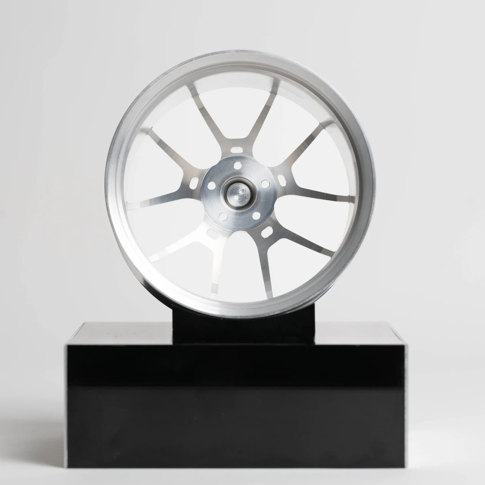 CNC-gefräste Aluminium Deko Felge im Maßstab 1:5, Rays G025 in Silber, Rückseite