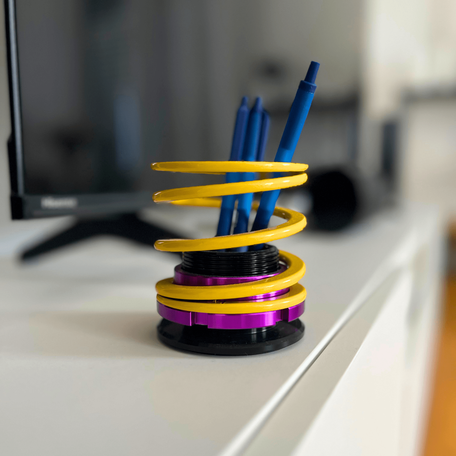 Höhenverstellbarer Stiftehalter