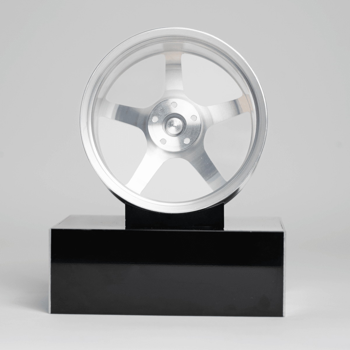 CNC-gefräste Aluminium Deko Felge im Maßstab 1:5, Rays TE37 in silber, Rückseite