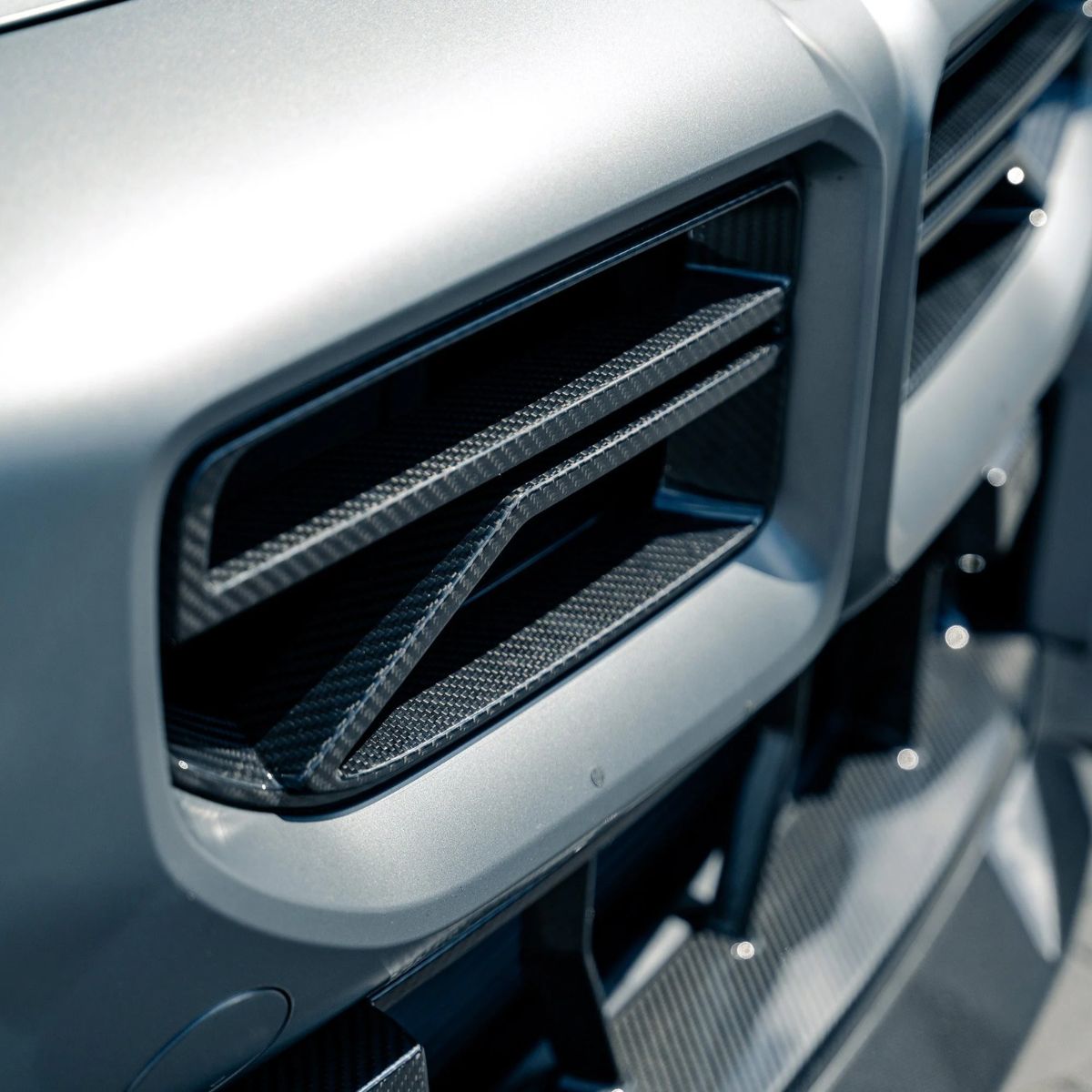 TNF+ SOOQOO Frontgrill V - Style Carbon passend für BMW M2 (G87)