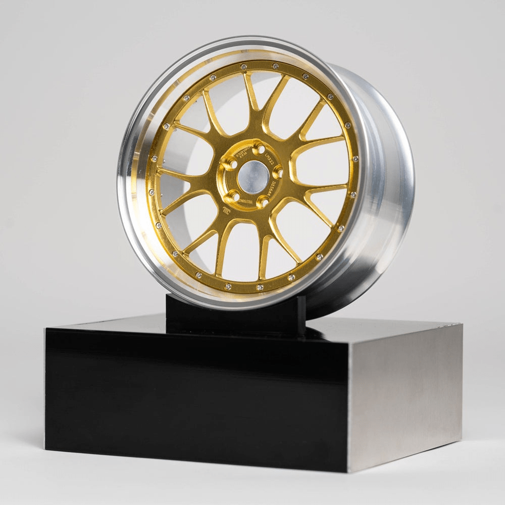 CNC-gefräste Aluminium Deko Felge im Maßstab 1:5, Velocity-R in Gold, Frontansicht