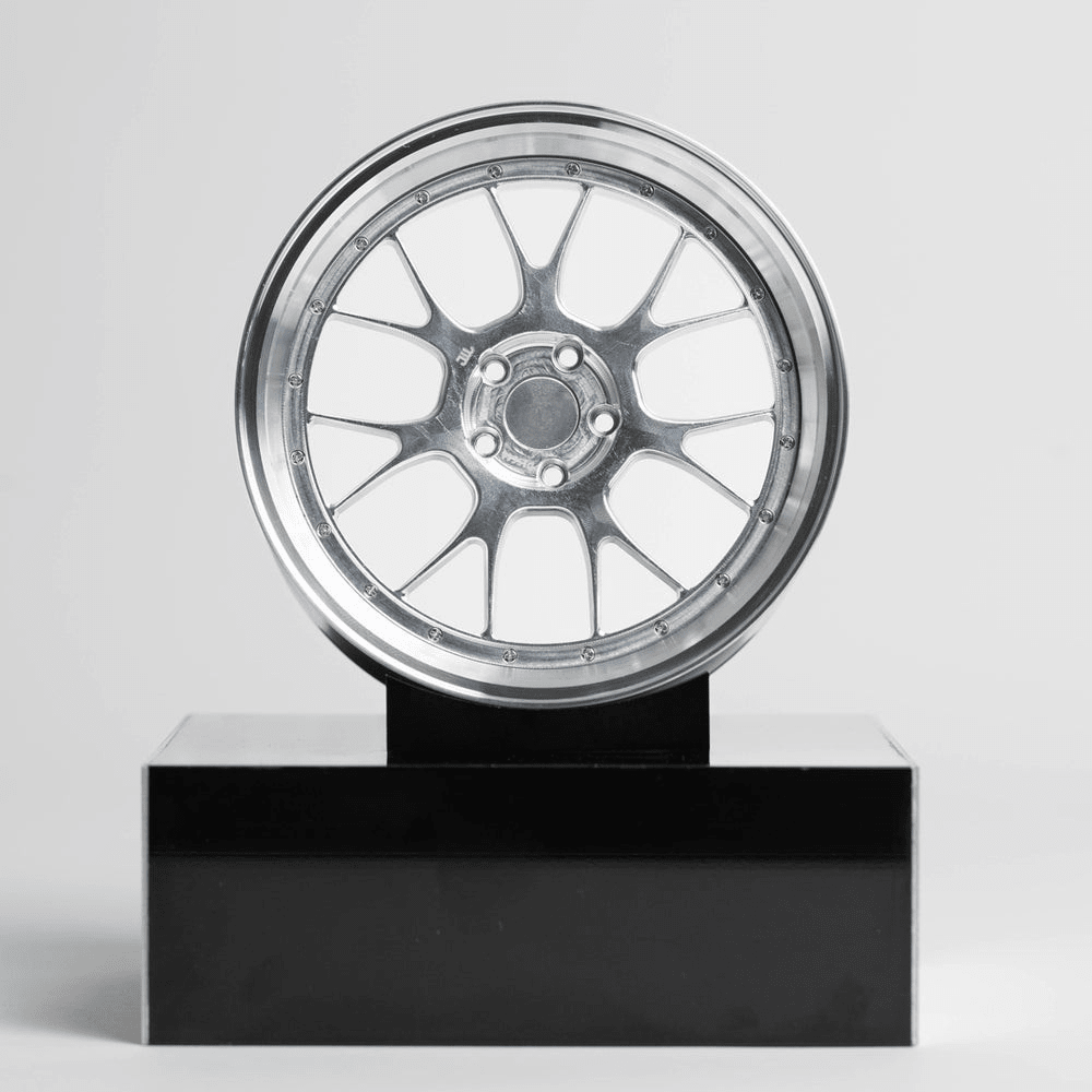 CNC-gefräste Aluminium Deko Felge im Maßstab 1:5, Velocity-R in Silber, Frontansicht