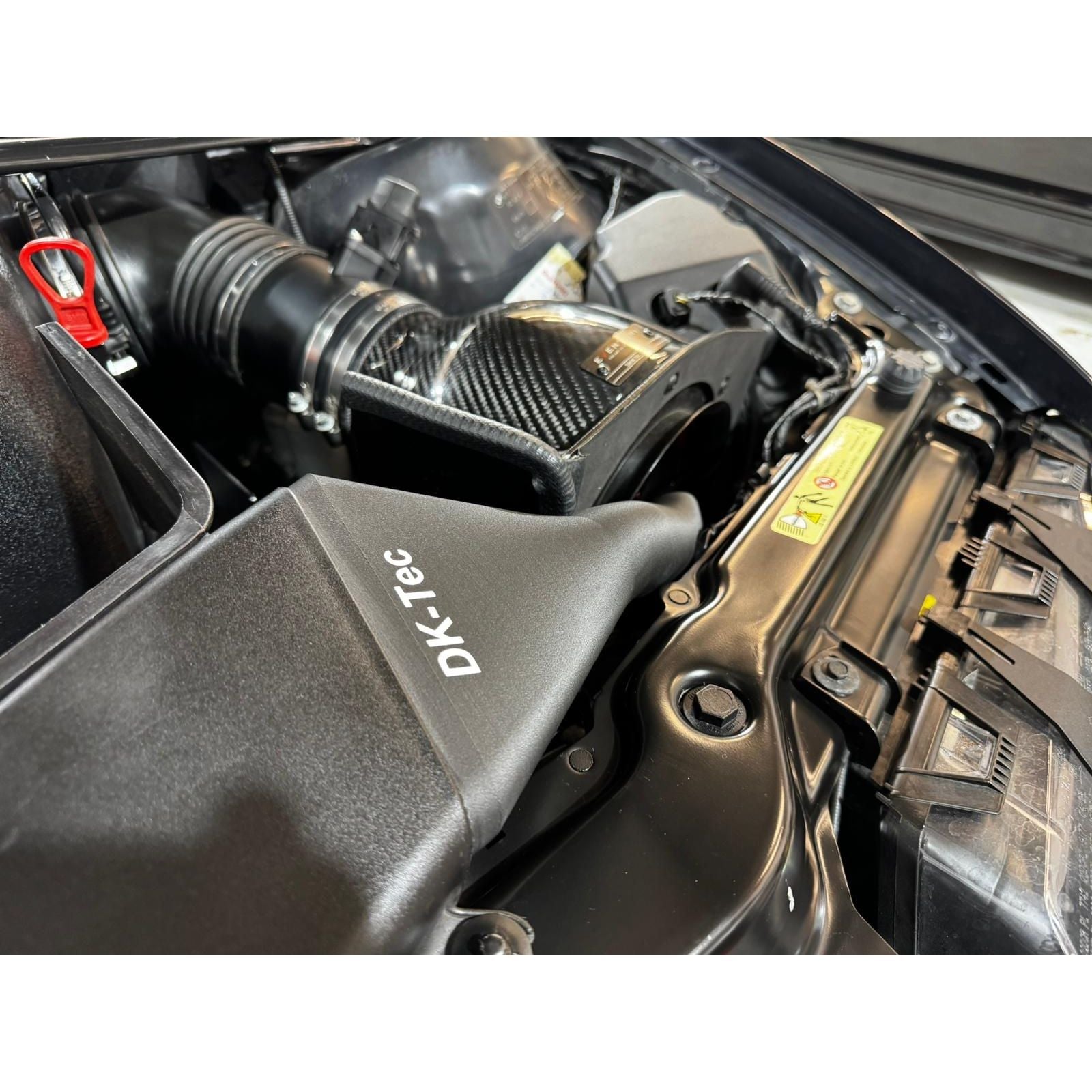 Air Intake Trichter für Carbon Airbox BMW E46 M3 für optimierte Frischluftzufuhr montiert Motorraum