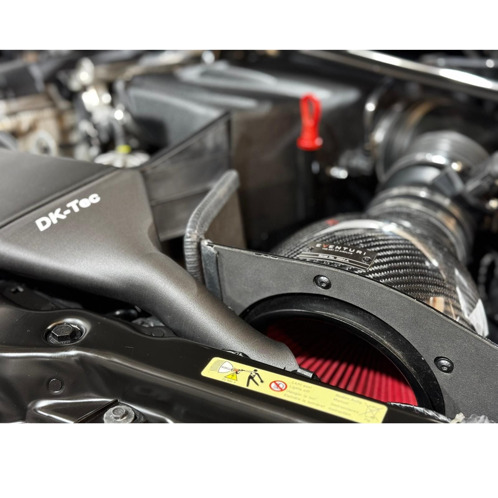 Cold Air Intake Trichter für Eventuri Ansaugung BMW E46 M3 für optimierte Frischluftzufuhr durch offene Ansaugung, montiert
