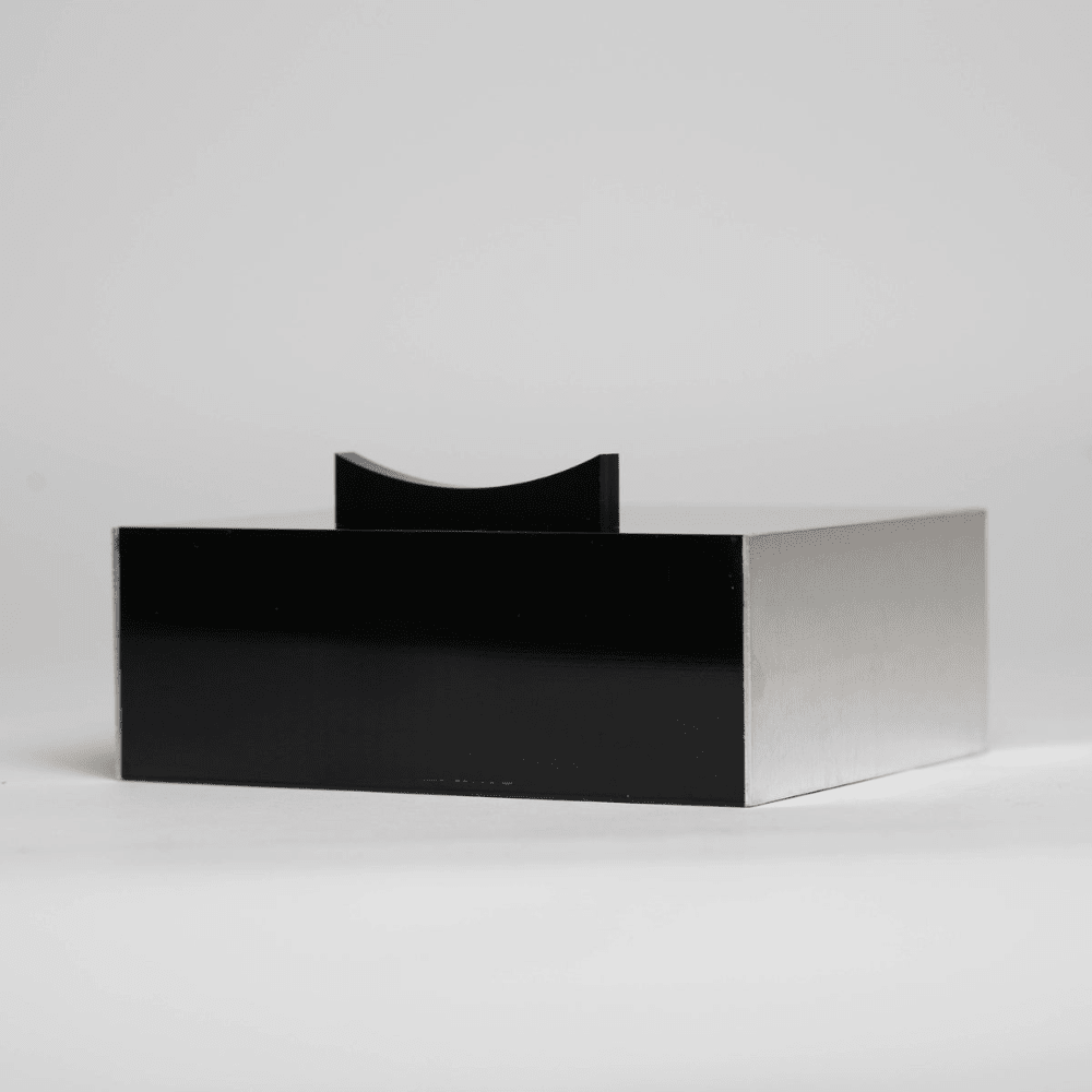 Felgenpodest für CNC-gefräste Aluminium Deko Felge im Maßstab 1:5, Ansicht von vorne Seitlich