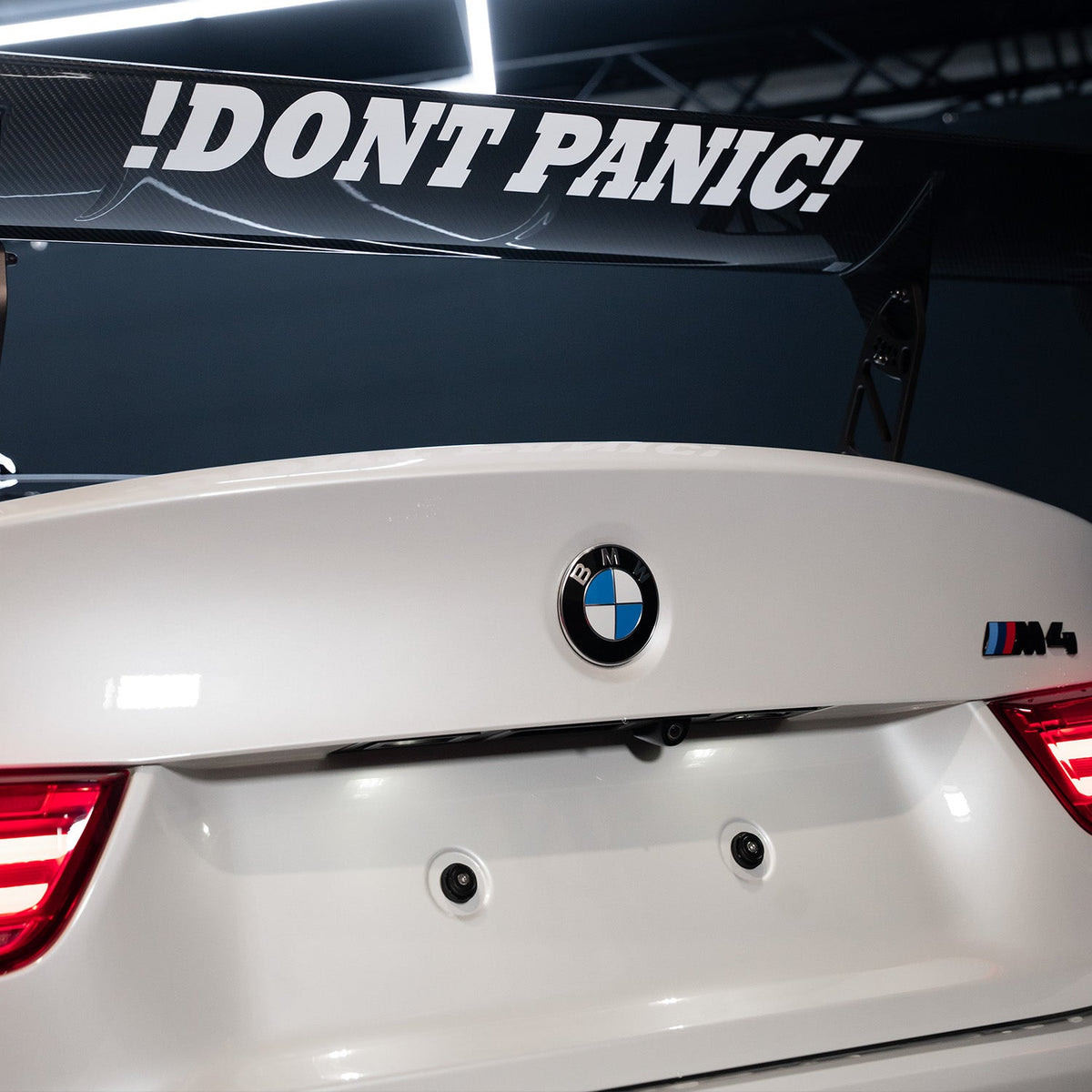 FLOW DOWN Magnet-Kennzeichenhalter passend für BMW M3 F80 & M4 F82/F83