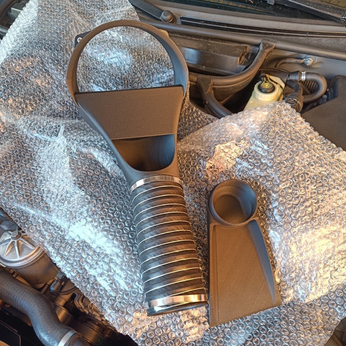 Kaltluft Ansaugung über Bremskühlkanal Set passend für BMW E46 M3 Carbon Airbox